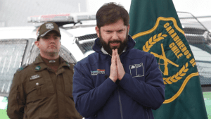 Presidente Boric recibe la máxima distinción de Carabineros: Fue nombrado “Alguacil Ilustre”