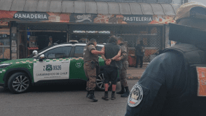 Violencia en pleno centro de Temuco: intento de hurto termina con inspectores agredidos y cuatro detenidos